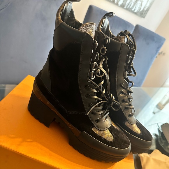 AUTHENTIC Louis Vuitton Laureate Platform Desert Boot (Black) - Picture 2 of 10